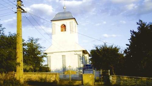 Biserica - vedere exterioară